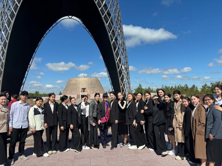 Подробнее о статье ЕЛІМІЗДЕ 31 МАМЫР САЯСИ ҚУҒЫН-СҮРГІН ЖӘНЕ АШАРШЫЛЫҚ ҚҰРБАНДАРЫН ЕСКЕ АЛУ КҮНІ АТАП ӨТІЛЕДІ.